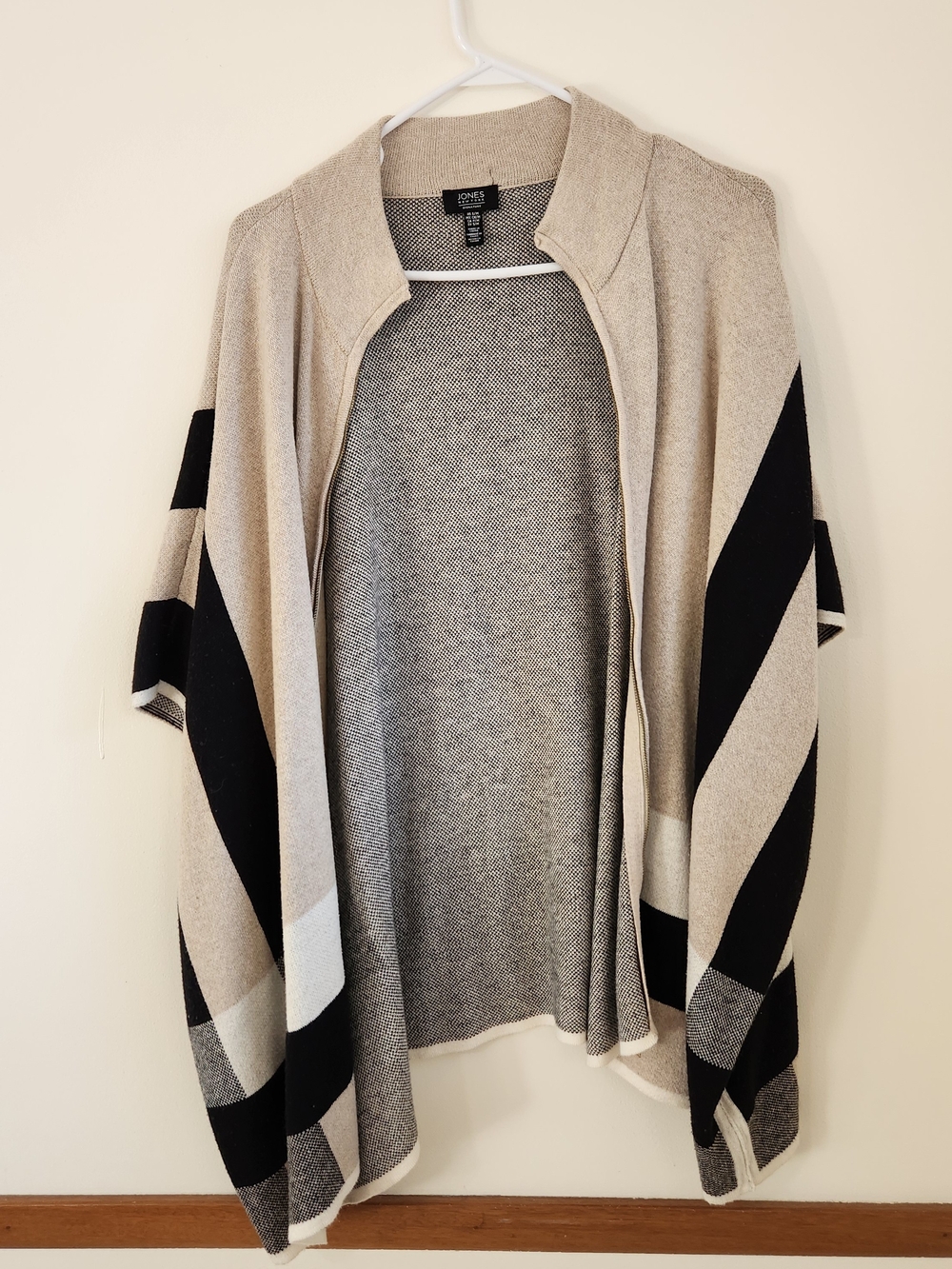 Jones New York Open Front Beige & Black Knit Sweater Wrap